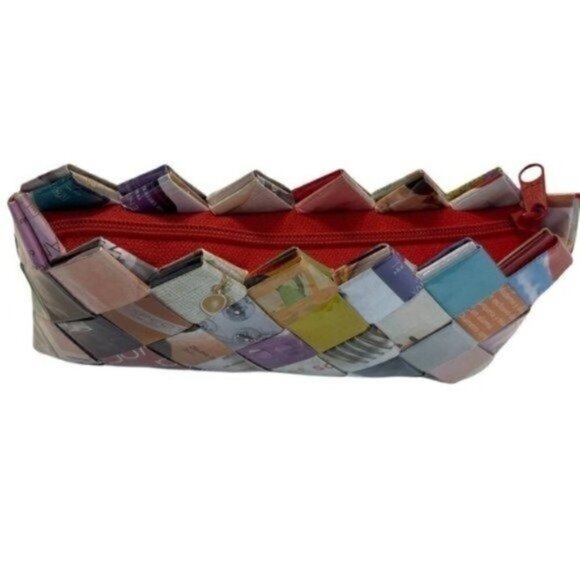 HANDCRAFTED Multicolor Recycled fashion Magazine Paper 7.5 Inch  Clutch - Picture 5 of 11